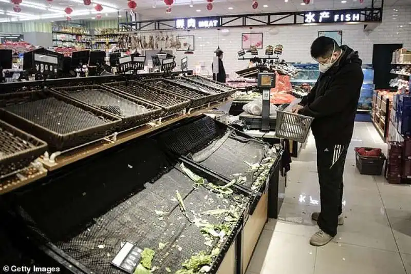 supermercati presi d'assalto a wuhan 1