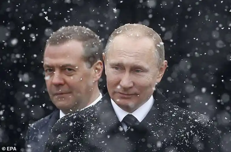 vladimir putin con il fedele dmitry medvedev