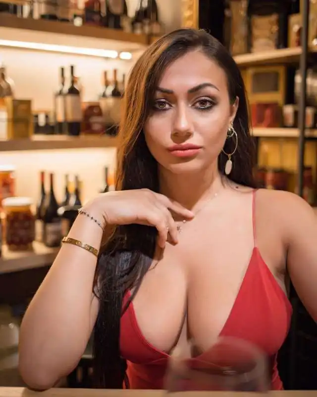 zia flavia food n' boobs  94