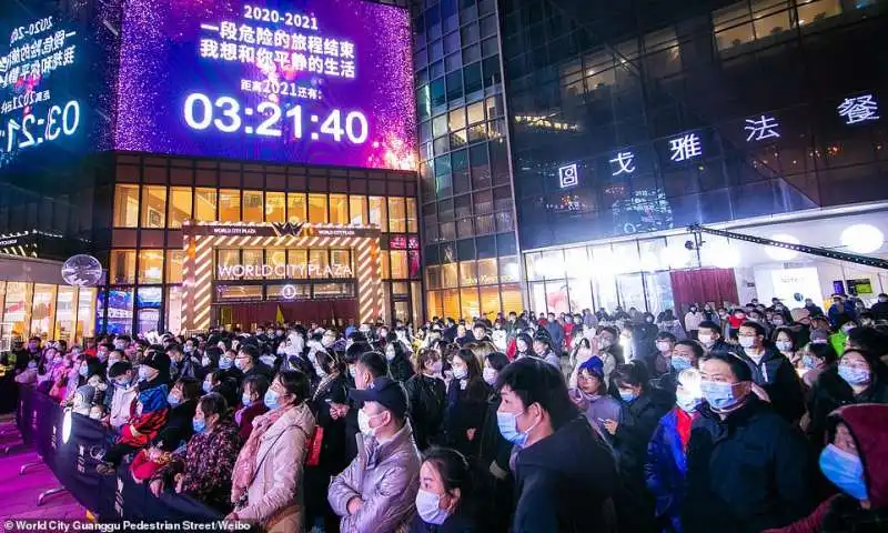 assembramenti di capodanno a wuhan 11