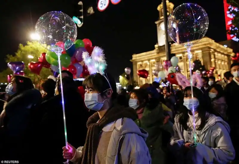 assembramenti di capodanno a wuhan 22