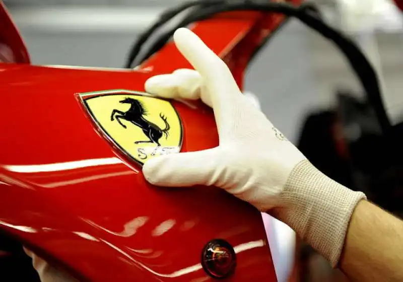 attesa per il suv ferrari