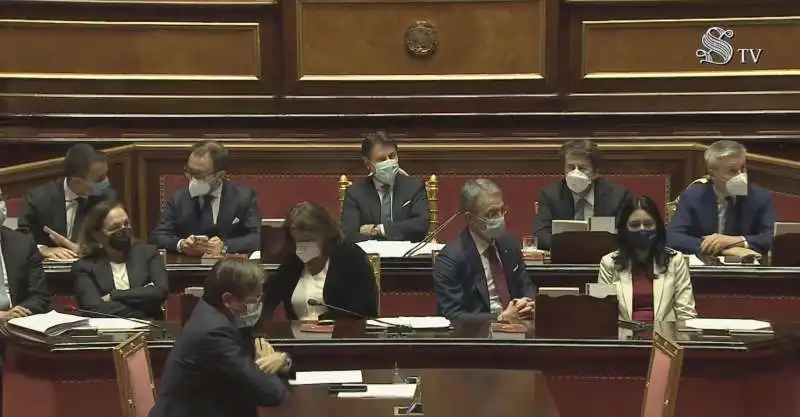 giuseppe conte e i ministri durante l intervento di renzi in senato