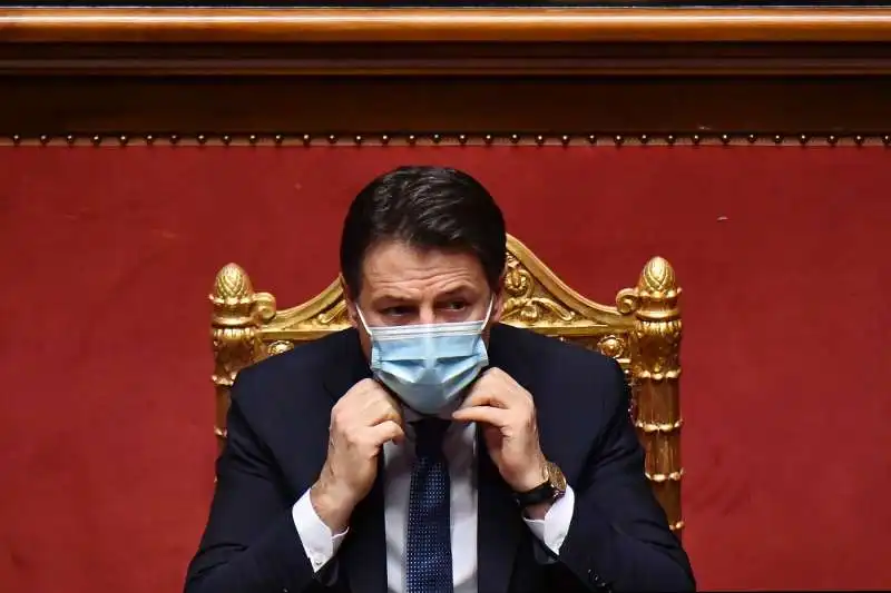 giuseppe conte parla al senato  15