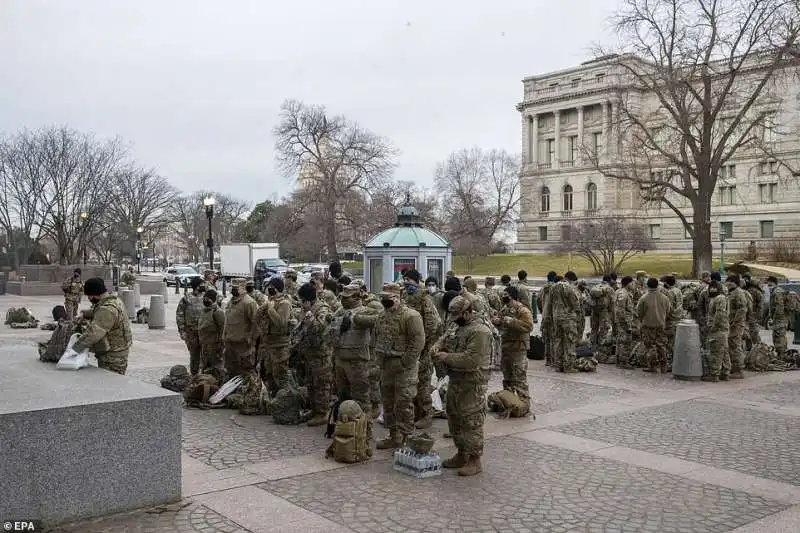 guardia nazionale davanti al campidoglio 1