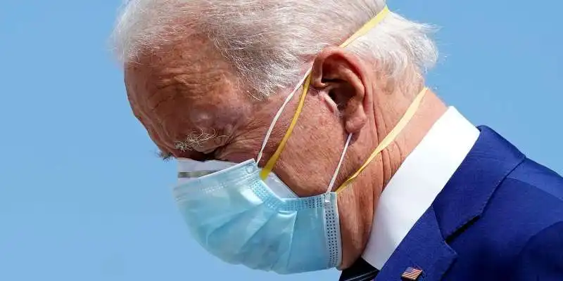 joe biden doppia mascherina 1