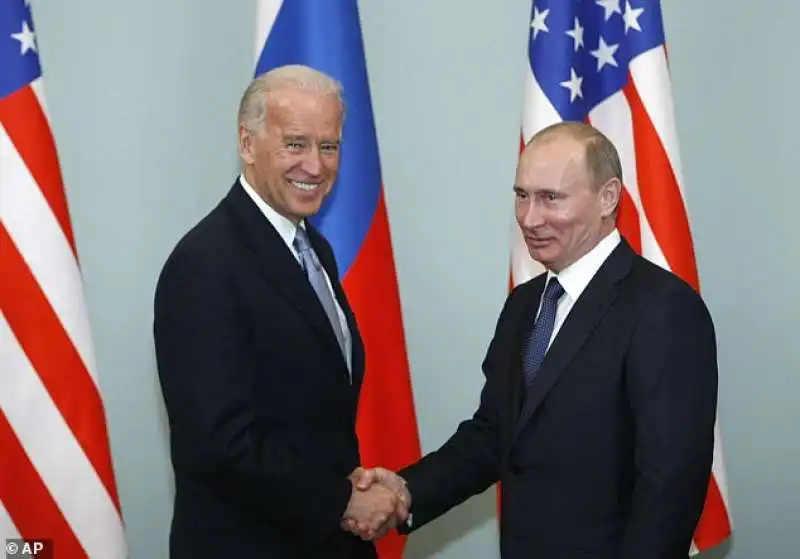 joe biden e vladimir putin nel 2011