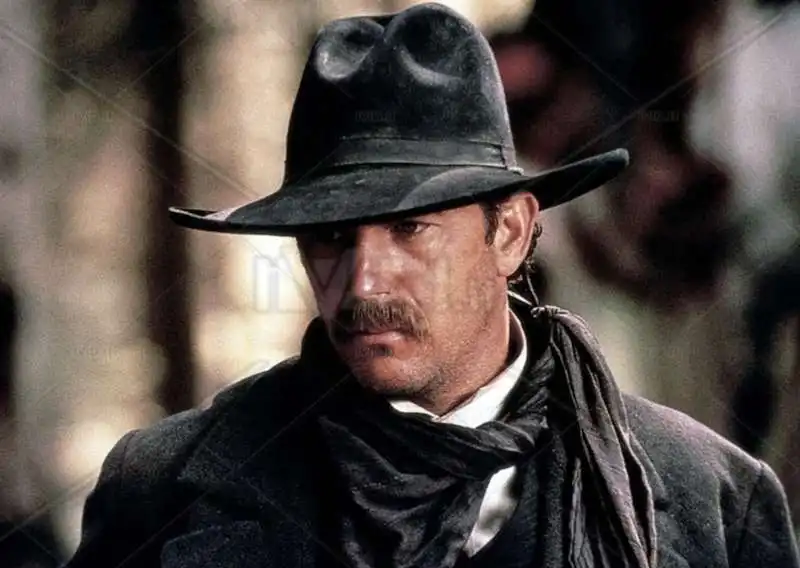 kevin costner   wyatt earp