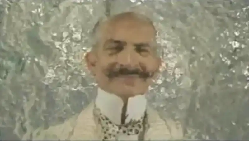 louis de funes e il nonno surgelato