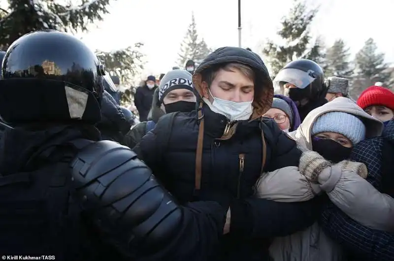 manifestanti pro navalny arrestati in russia 