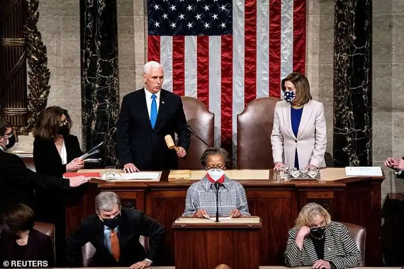 mike pence e nancy pelosi al congresso 