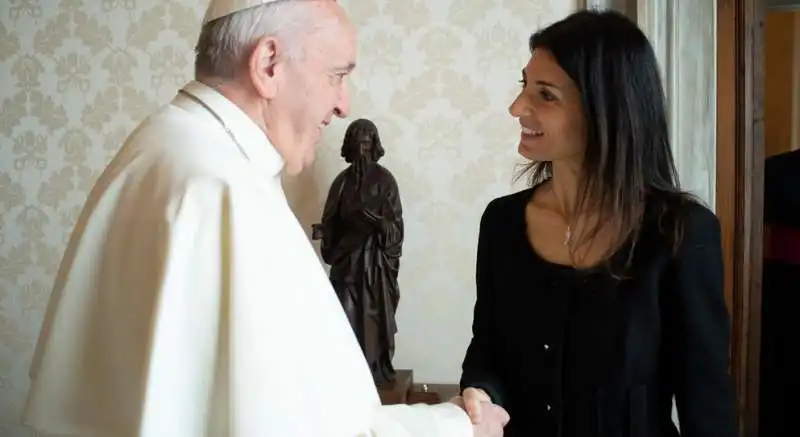 papa francesco virginia raggi 