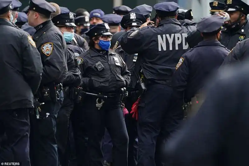 polizia a new york   capodanno 