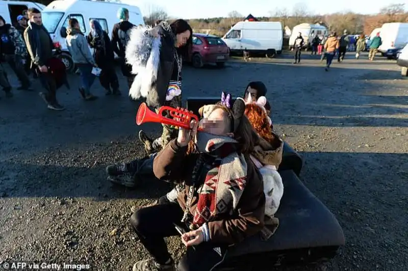 rave party di capodanno a lieuron, in francia 11