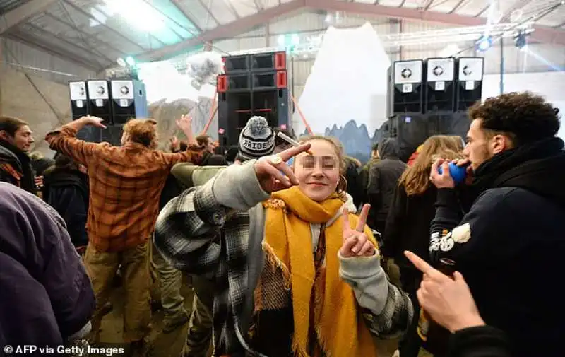 rave party di capodanno a lieuron, in francia 4