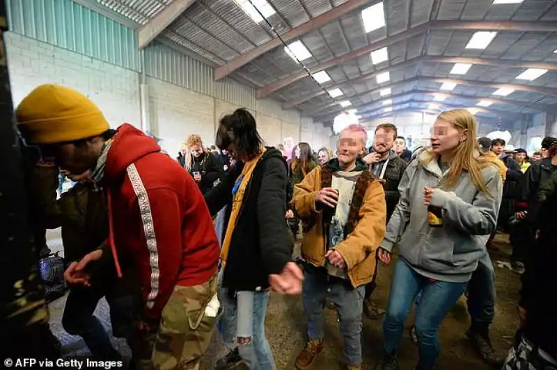 rave party di capodanno a lieuron, in francia 6