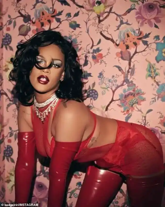 rihanna 4