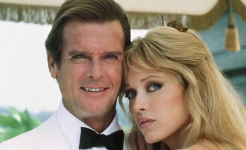 roger moore tanya roberts 007 bersaglio mobile 