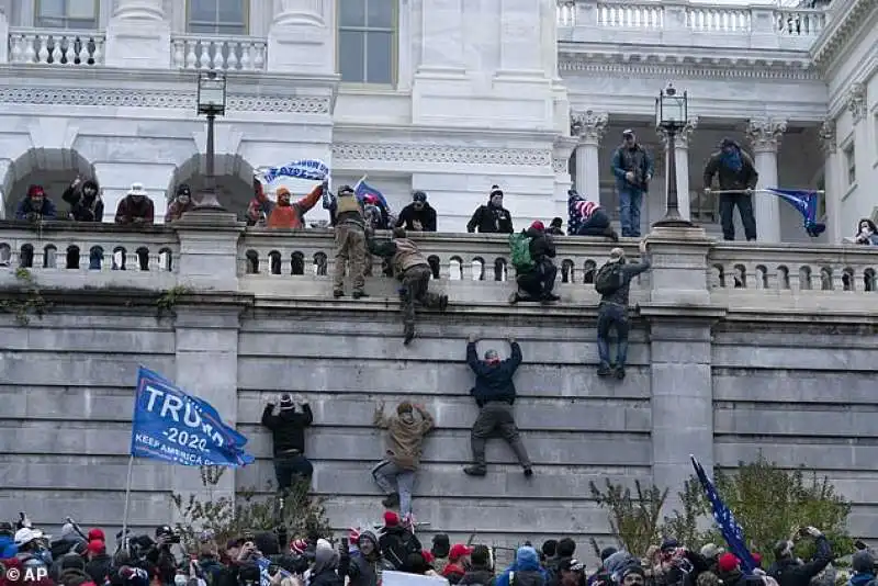 sostenitori di trump – assalto al congresso 