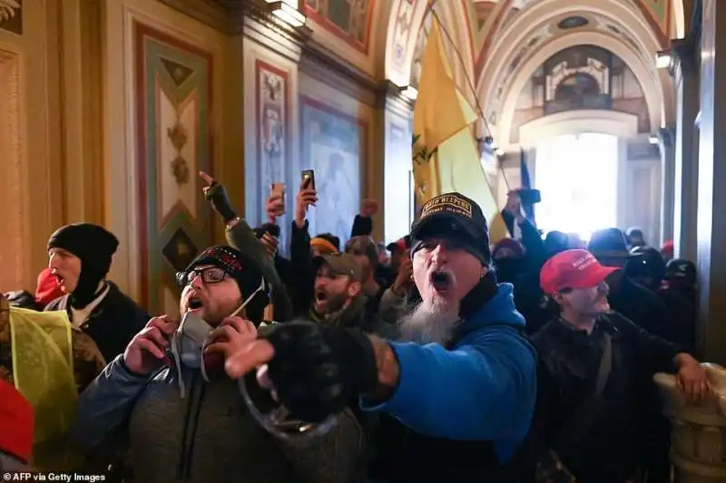 supporter di trump assaltano il congresso 