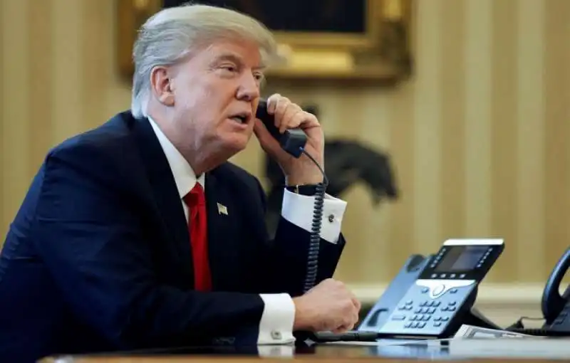 trump al telefono