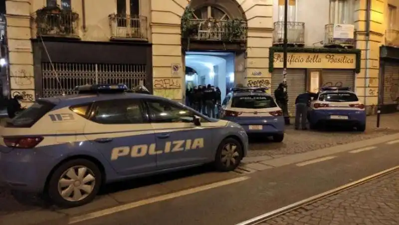 bambina cade dal balcone a torino