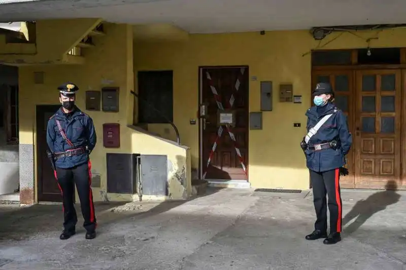 carabinieri a casa di davide paitoni, a morazzone  