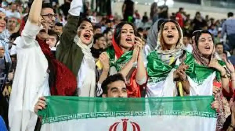 donne allo stadio in iran 1