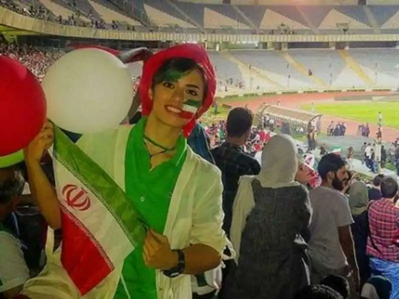 donne allo stadio in iran 9