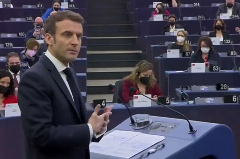 emmanuel macron al parlamento europeo    