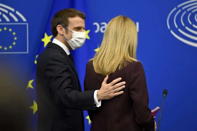 emmanuel macron roberta metsola 