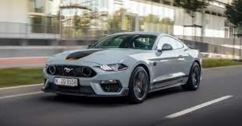 ford mustang  4