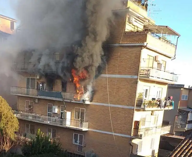 INCENDIO CIAMPINO 