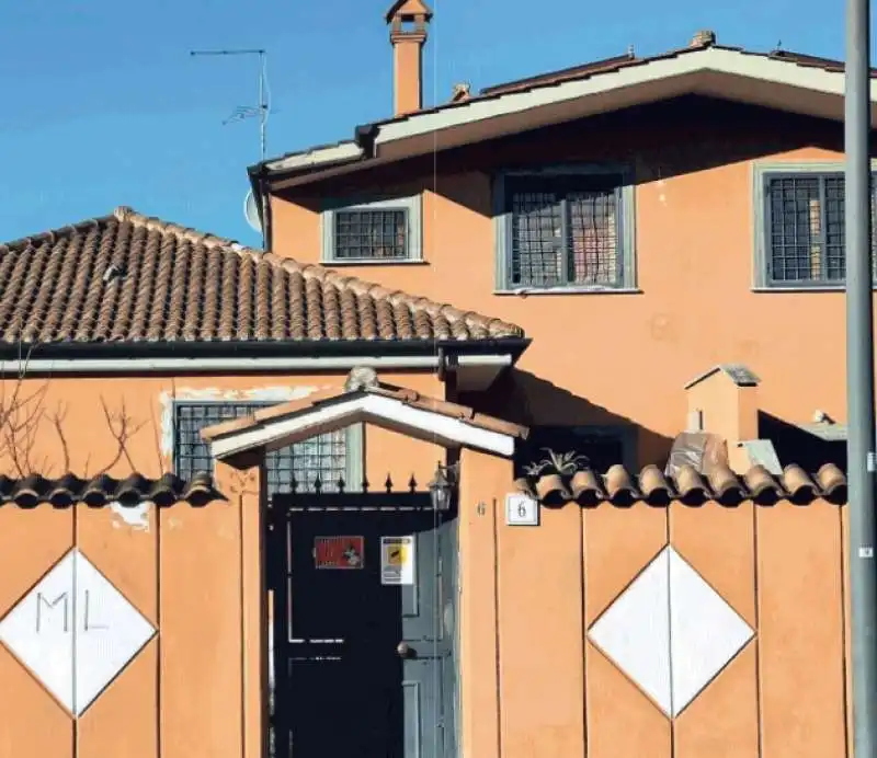  LA VILLA IN VIA PODERE VECCHIO (ROMA) DOVE E' STATA VIOLENTATA LA 16ENNE A CAPODANNOA