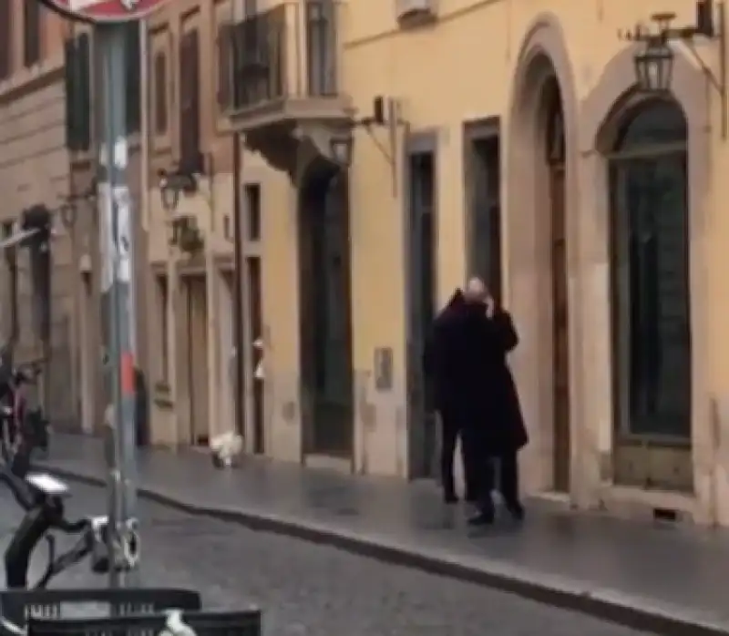 letta arriva a casa di conte