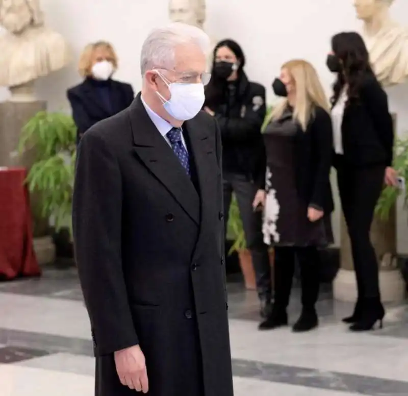 mario monti   camera ardente david sassoli in campidoglio   18