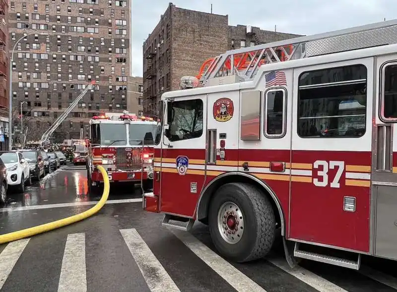 new york   incendio in un palazzo del bronx   12