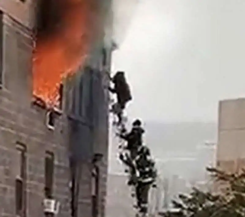 new york   incendio in un palazzo del bronx   2