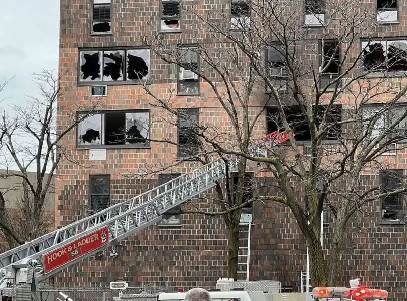 new york   incendio in un palazzo del bronx   9