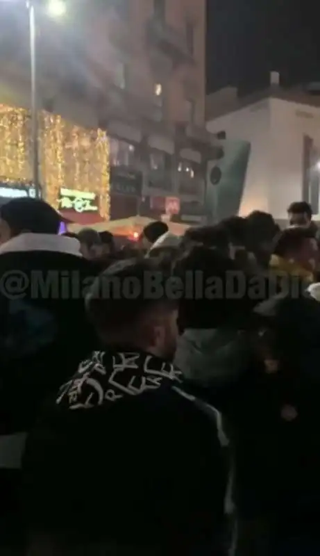 ragazza molestata dal branco a capodanno a milano 6