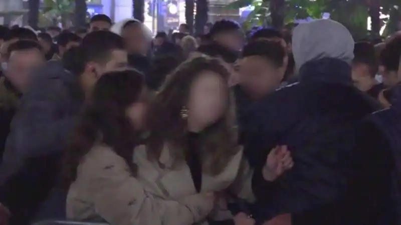 ragazze molestate a milano in piazza duomo 3