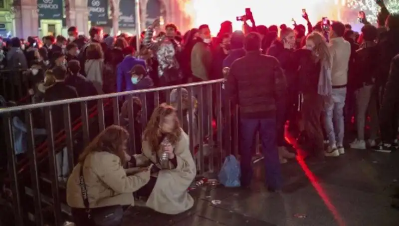 ragazze molestate a milano in piazza duomo 8