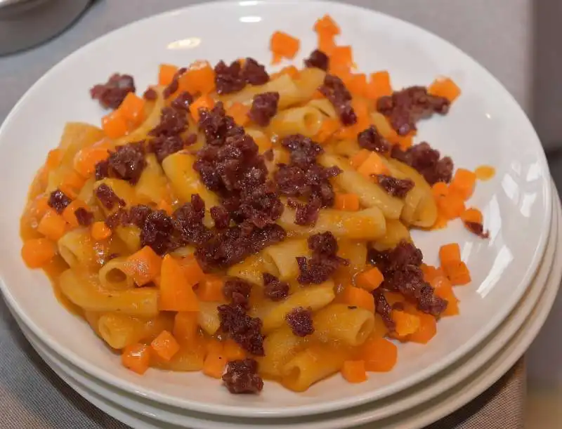 rigatoni con zucca e cotechino