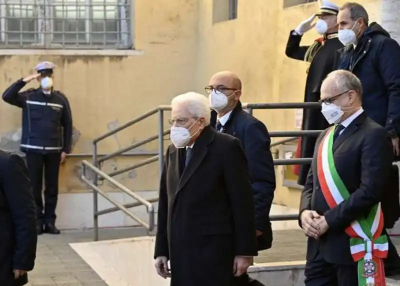 sergio mattarella roberto gualtieri   camera ardente david sassoli in campidoglio   10