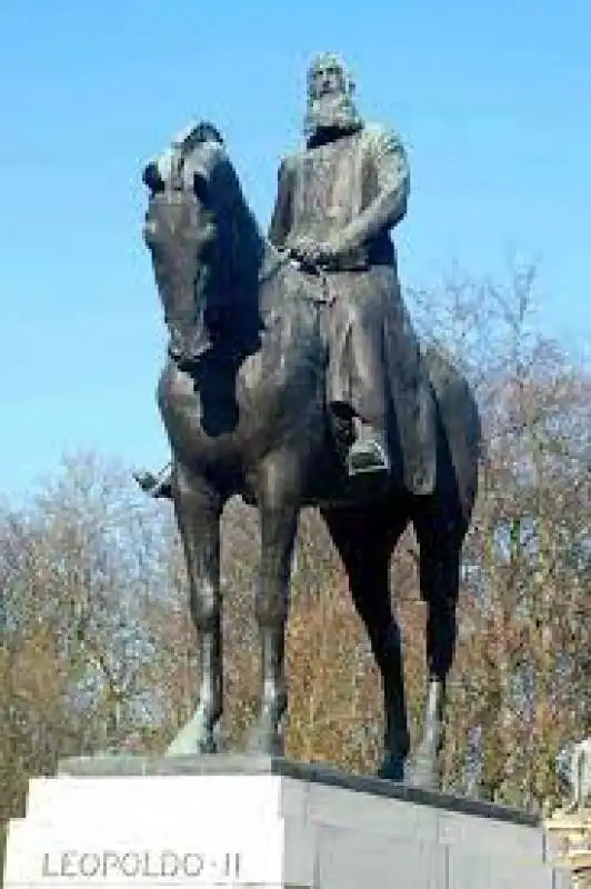 statua leopoldo belgio vandalizzata 11