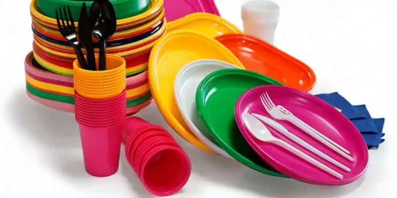 stop agli oggetti di plastica monouso 10