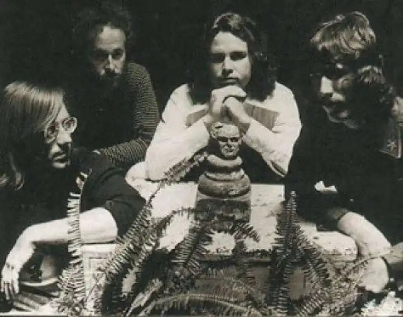 the doors foto omaggio aleister cowley