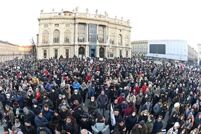 TORINO - MANIFESTANTI NO GREEN PASS BLOCCATI DALLA POLIZIA 4