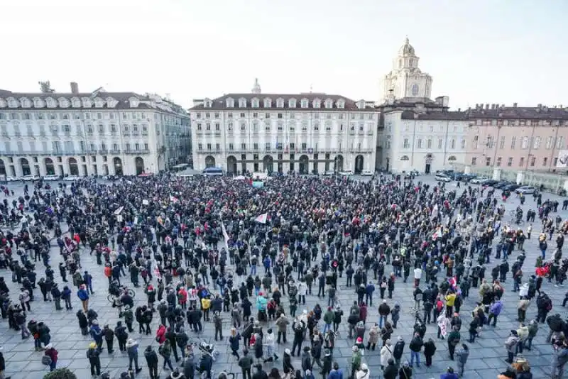 TORINO - MANIFESTANTI NO GREEN PASS BLOCCATI DALLA POLIZIA 5