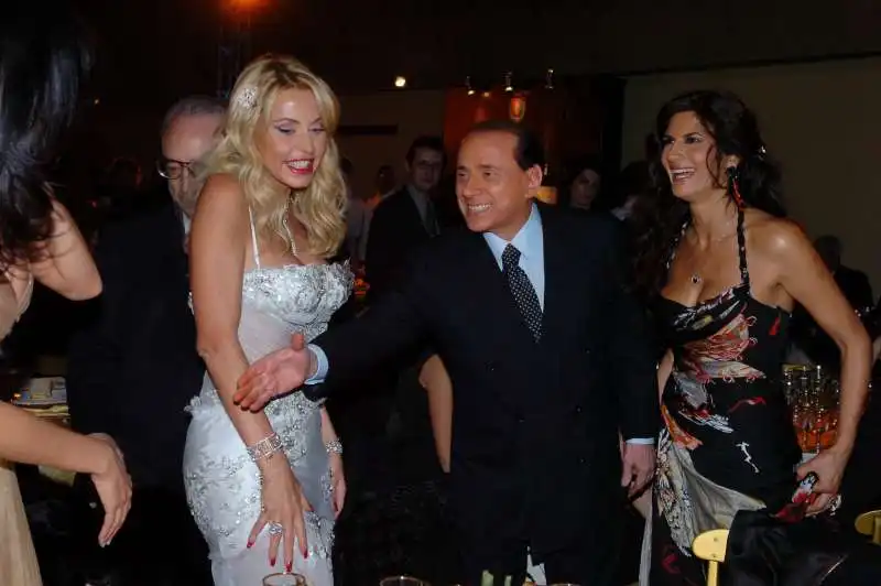 valeria marini  silvio berlusconi  pamela prati  foto di bacco (1)